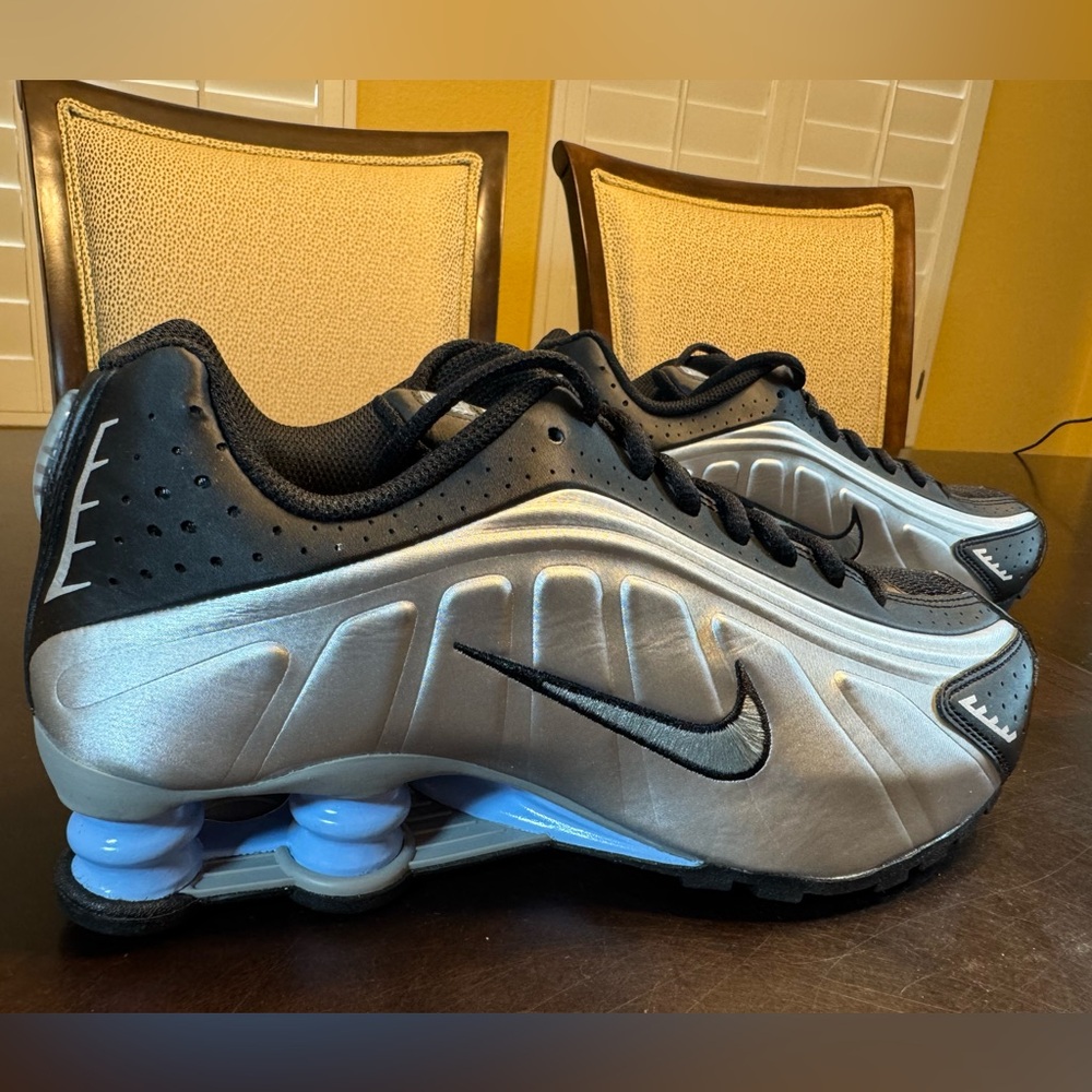 New Nike Shox R4 Silver Black Sneaker Shoes Size US 5.5Y / 7 W - Picture 3 of 12